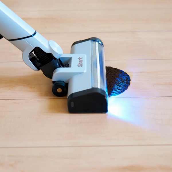 �V���ڂ̐FLED�w�b�h���C�g���S�~��z�R�����������A�������Ȃ��B