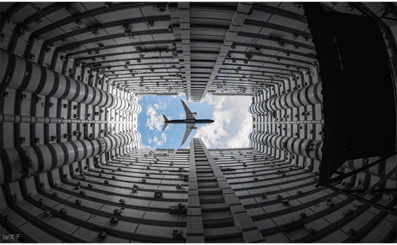 �r���̍��ԂɌ������s�@