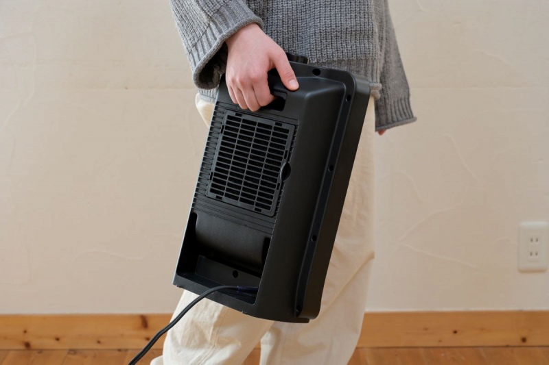 �{�̗����Ɏ���肪�t���Ă���̂ŁA�����^�т��ȒP