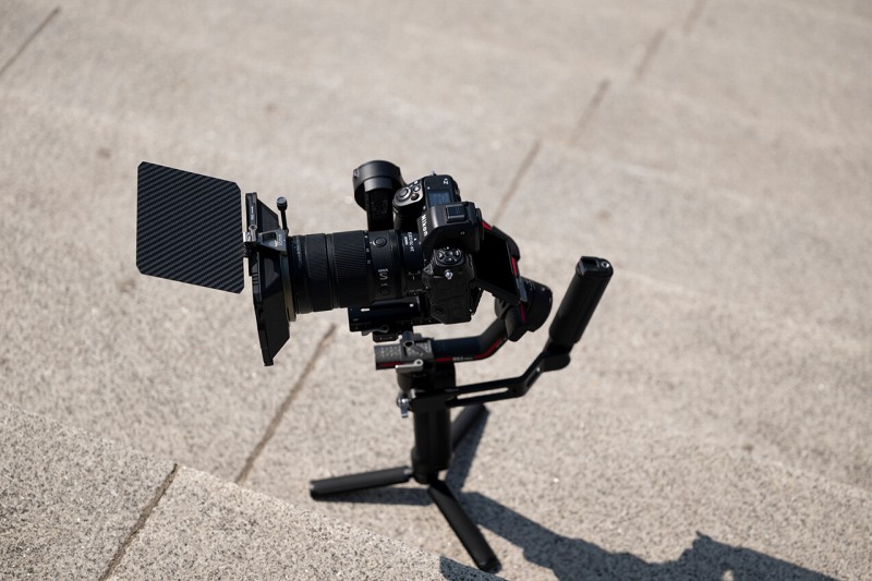 �@�q�ȓ���B�e���\�ɂ��郌���Y�݌v