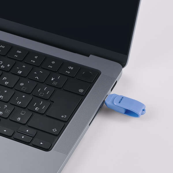 USB Type-C�|�[�g�𓋍�