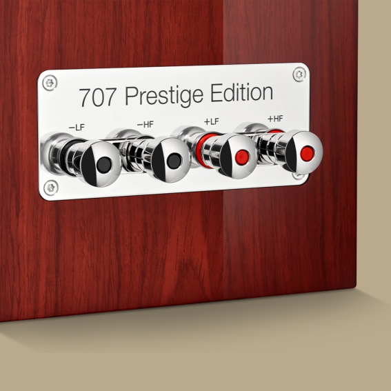 �A�b�v�O���[�h���ꂽ�X�s�[�J�[�^�[�~�i��