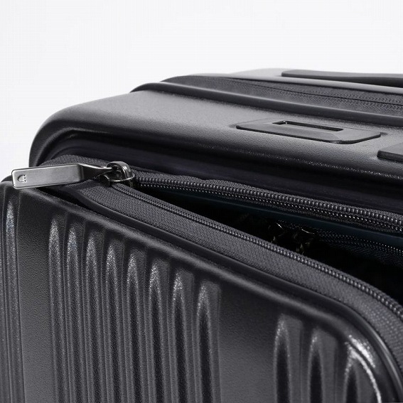 �t�@�X�i�[�͐M�����̍���YKK��