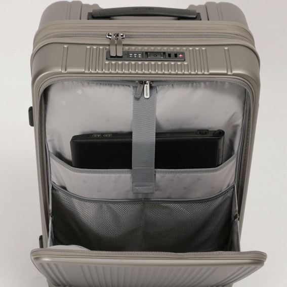 �t�����g�|�P�b�g�ɂ̓��o�C���@��N�b�V�����|�P�b�g��z�u