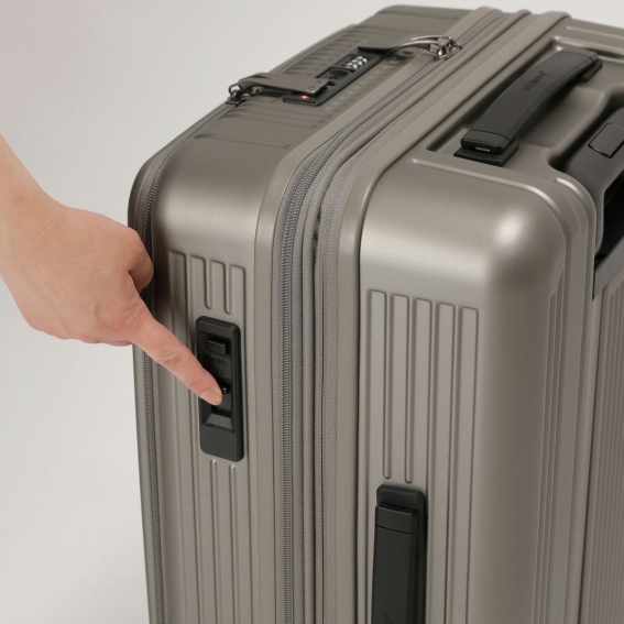 �X���C�h�X�C�b�`�ŊȒP�ɑO�ʑ���2�ւ̃��b�N�A�v�b�V���{�^���ŃA�����b�N���ł��܂�