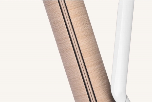 ���ԂȂ��݌v�ŁA�Ȃ߂炩�ȃX�g���[�g�ɁB