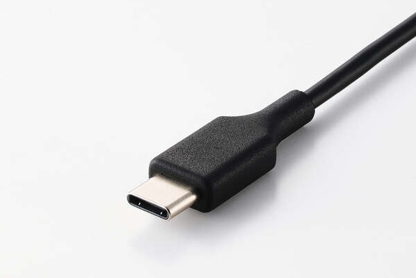 USB Type-C�v���O�̈�̌^�P�[�u��