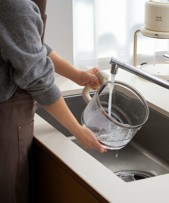 �j�I�C���t���Â炭�A��������������藎�Ƃ���K���X���̃o�X�P�b�g