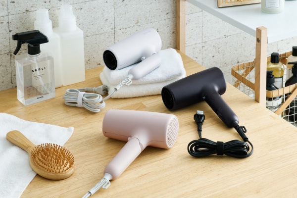 �C���e���A�ɂ�����ޗ����������J���[