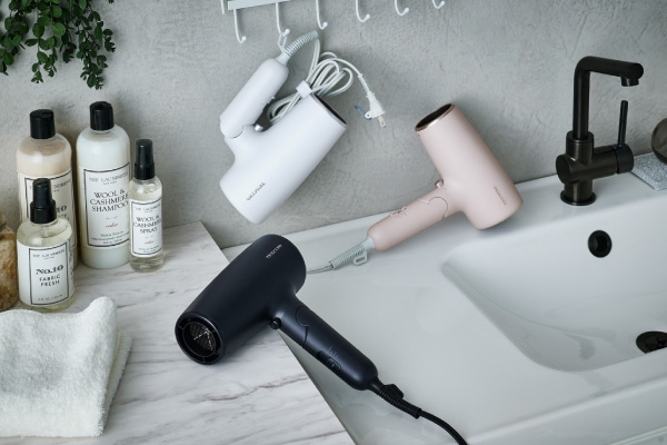 �C���e���A�ɂ�����ޗ����������J���[