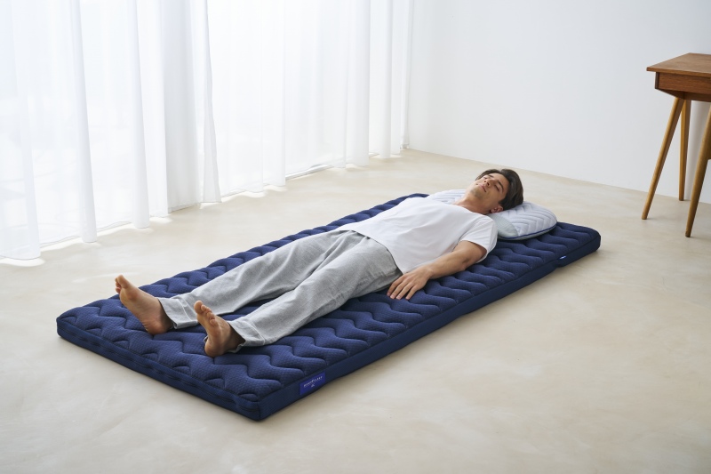 �}�b�g���X�̏�ɂ��A�~�z�c�ł��B