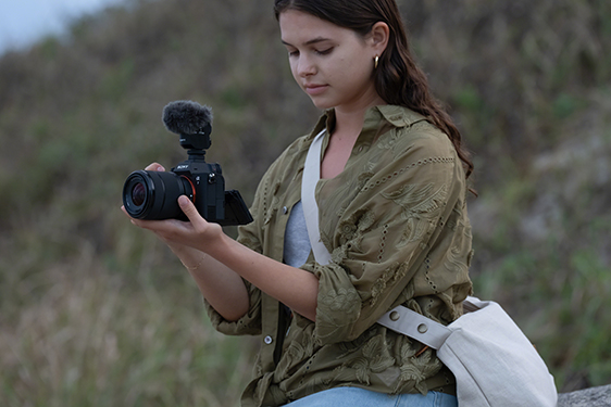 SONY �\�j�[ FE 28-70mm F3.5-5.6 OSS II SEL28702 �t�H�[�J�X�u���[�W���O