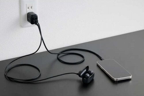 USB-A�|�[�g�́A�ő�o��12W