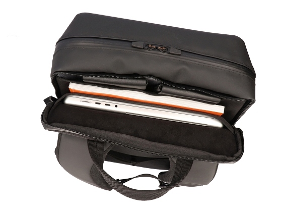 �O�ʂɂ͎G���E���ނ̎��[�ɓK�������܂��X�y�[�X���m��