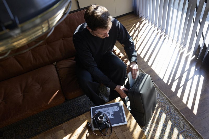 �����̋@�ނ�K�؂Ɏ��[������Ԃŉ��K�Ɉړ��ł��邱�Ƃ��d���B