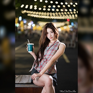 �_�炩���N���[�~�[�ȃ|�[�g���[�g�`��