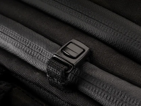 �ړ����̈��S�������߂�j���h�~�o�b�N���f�U�C��