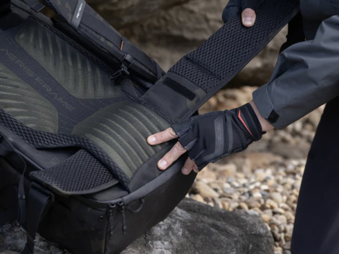 �o�b�N�p�l���A�^�b�`�����g�|�C���g