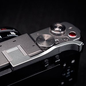 ��p�݌v�ɂ�鍂���t�B�b�g���J�����ƒ��a����~�j�}���f�U�C��