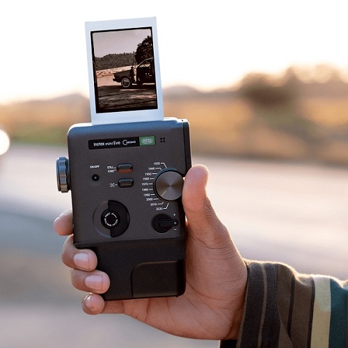 �y�x�m�t�C���� �C���X�^���g�J���� �`�F�L instax mini Evo Cinema�z�Î~��B�e