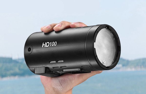 �V���[�Y�Ōy�ʂ�100Ws�o�b�e���[���m���C�g