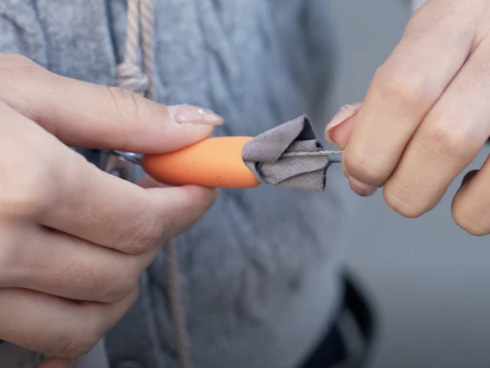 �����Y�N���[�j���O�N���X�̓V�����_�[�X�g���b�v���̗p