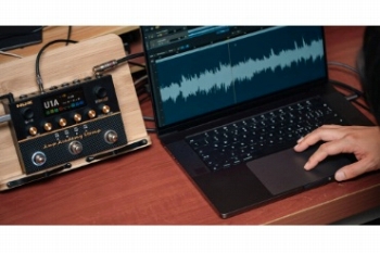 PC��USB�P�[�u���Őڑ�