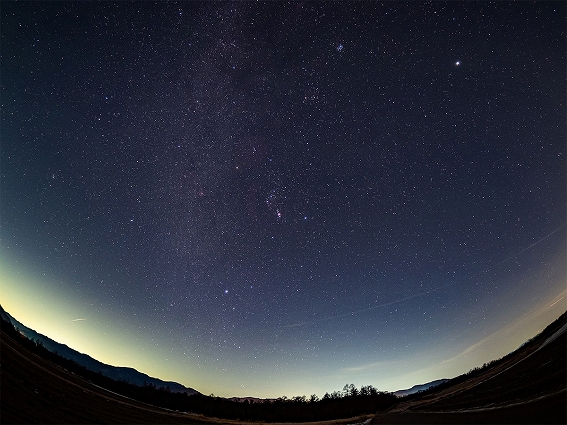 �y�I�[�G���V�X�e�� �V�̎ʐ^�B�e�����J���� OM-3 ASTRO�z���Q�J�b�g�t�B���^�[�Ő���̖{���̔��������B���