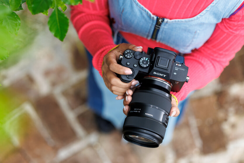 �y�^������ �J���������Y 35-100mm F/2.8�z���X�̎B�e�����K�Ɋy���߂鑀�쐫