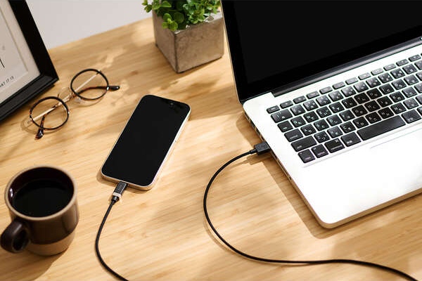 �ő�480Mbps�̑��x�Ńf�[�^�]���\