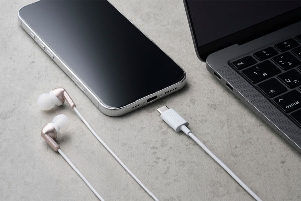 DAC����USB Type-C�R�l�N�^�[