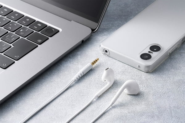��3.5mm �~�j�W���b�N�ŊȒP�ڑ�