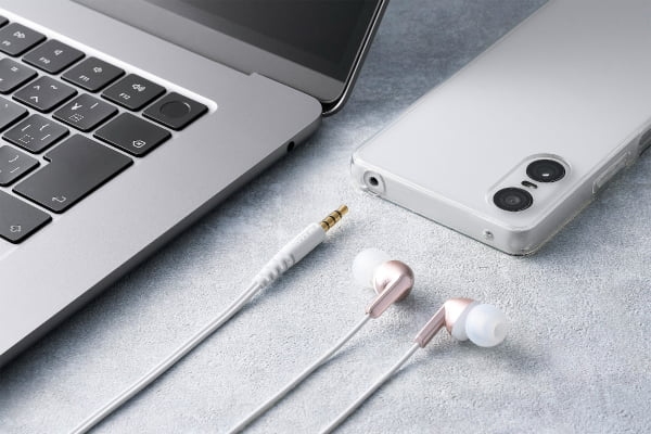 ��3.5mm�~�j�W���b�N�ŊȒP�ڑ�