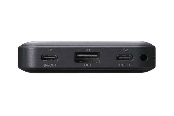 USB Type-C�|�[�g&times;2�AUSB-A�|�[�g&times;1�𓋍�