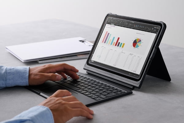 iPad Pro�Ή��P�[�X�t���L�[�{�[�h