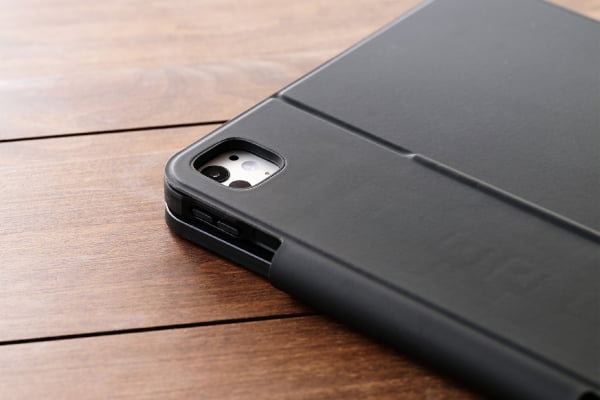 �P�[�X����邱�ƂŁAiPad��S���ʂ���ی�