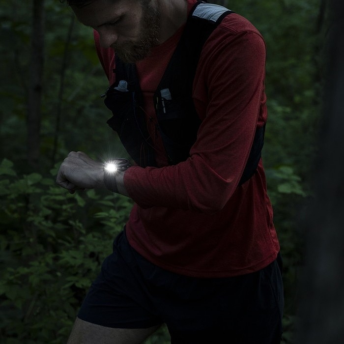 Enduro 4�͂�����A�N�e�B�r�e�B��`���ւƕς���E���g���p�t�H�[�}���XGPS�X�}�[�g�E�H�b�`�ł�
