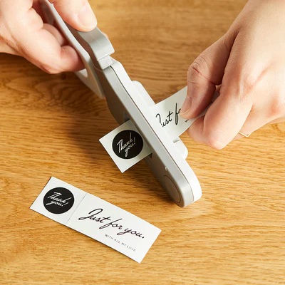 ���x���̈���ʂɃX���b�g�����A�������ȒP�ɂ͂������Ƃ��ł���n�[�t�J�b�^�[�B