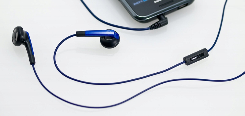 �ʘb�≹�y�E����̍Đ����삪�\�ȃw�b�h�z��