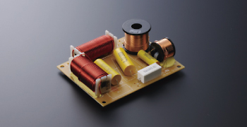 �G���g���[�N���X�̏펯�𒴂������i�ʂȃI�[�f�B�I�p�[�c���̗p