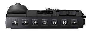 �{�̏㕔�ɔz�u����7�̃{�^�����炩�񂽂�I��