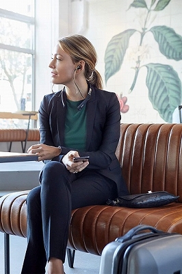 �f�m���@Denon  �u���[�g�D�[�X�C���z�� �J�i���^ �u���b�N AHC820WEM [�����R���E�}�C�N�Ή� /���C�����X(�l�b�N�o���h) /Bluetooth]