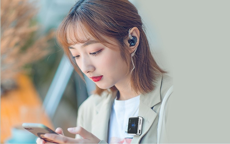 �X�}�[�g�t�H���ƘA�g���Ă�Bluetooth�ʘb�@�\����уX�^���h�A�����ł̘^���@�\