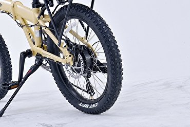 20�C���`�̃u���b�N�^�C���𑕔�