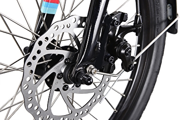 �O��f�B�X�N�u���[�L�𑕔�