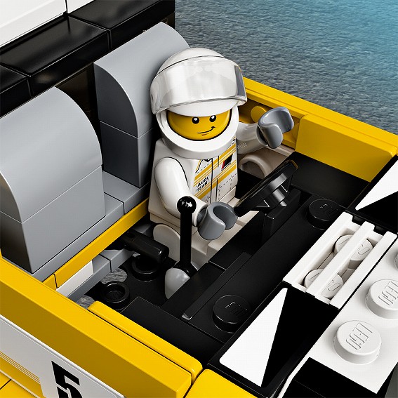 �h���C�o�[�̃~�j�t�B�O���t�����Ă��܂��B