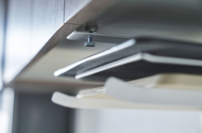 �v���[�g�@�˒I���܂Ȕz���_�[(Under Shelf Cutting Board Rack Plate) �z���C�g 3571