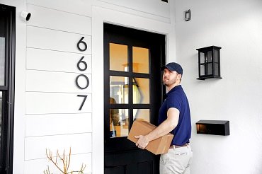 �J���������̃}�C�N�ƃX�s�[�J�[�ŁA�X�}�[�g�t�H���Ƃ̊Ԃŉ�b���ł��܂��B