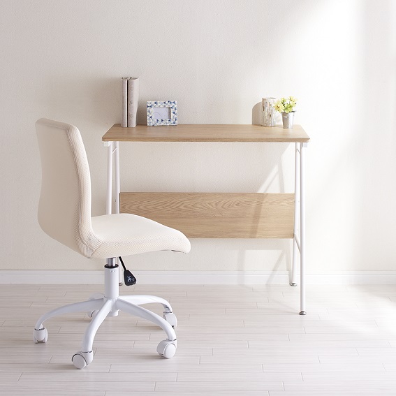 �����ɖؐ��p�l����z�����C���e���A���̍����f�U�C���Ȃ̂Ŏ���g�p�ɂ҂�����ł��B