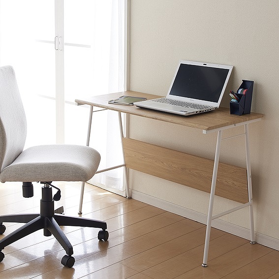 �����ɖؐ��p�l����z�����C���e���A���̍����f�U�C���Ȃ̂Ŏ���g�p�ɂ҂�����ł��B